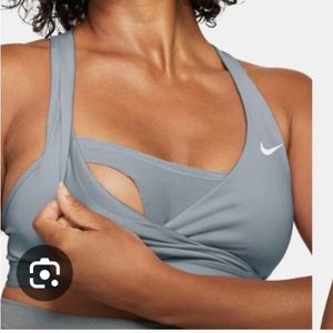 Nike Swoosh 
Women's Medium-Support Padded Sports Bra (Maternity); size xl